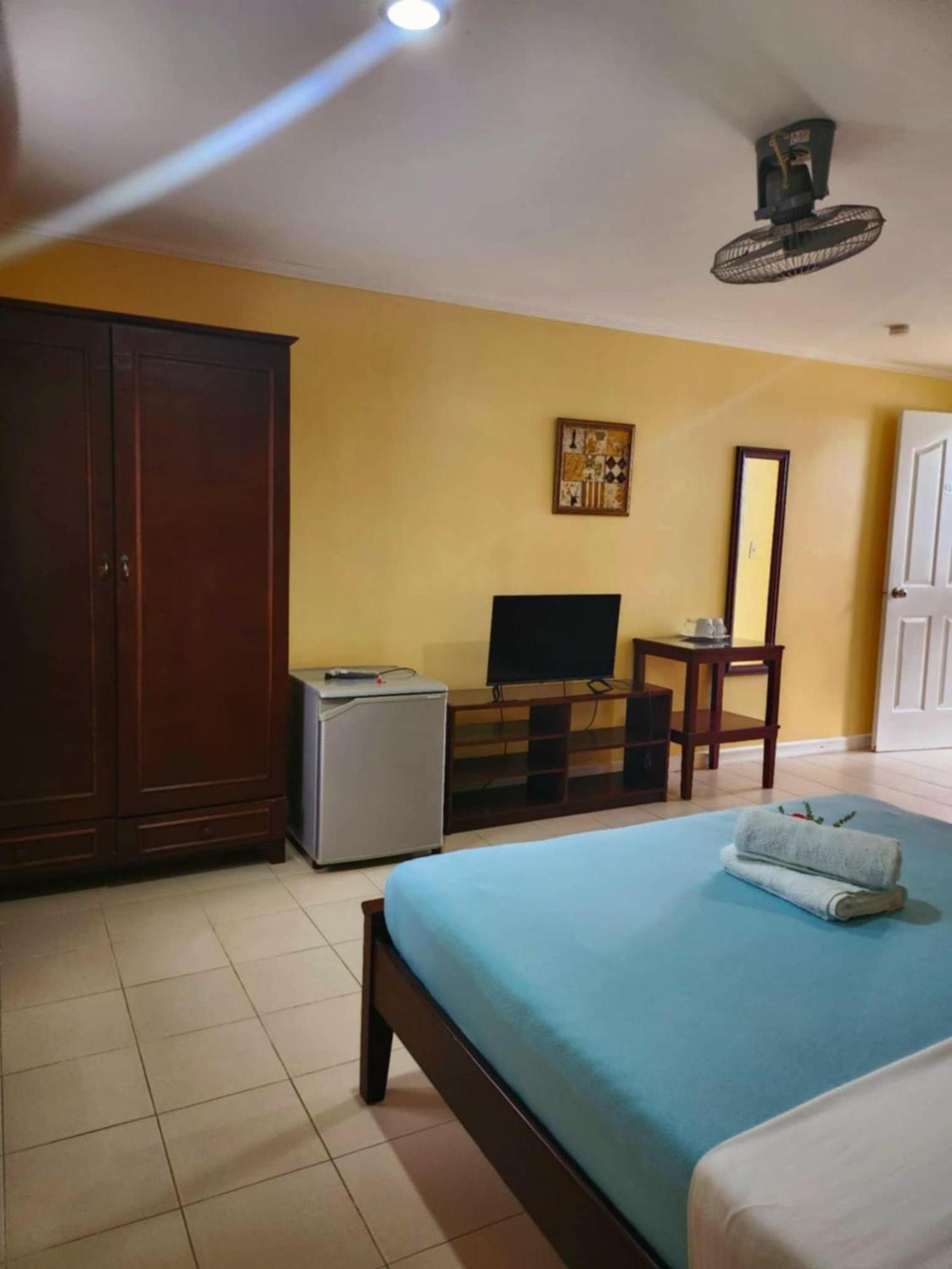 Villa Del Pueblo Inn Panglao Exterior foto